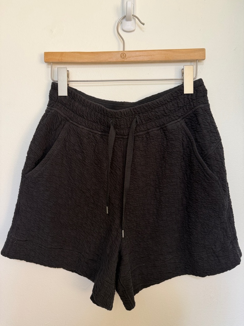 Lululemon Textured Shorts - 8 - Black